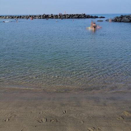 フィウミチーノA Few Steps From The Seaアパートメント エクステリア 写真